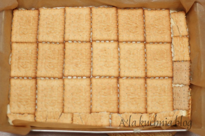 ciasto budyniowe MUS Truskawkowy galaretka  masa herbatniki bez pieczenia przepis łatwe szybkie