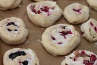 drożdżówki ser owoce serek twaróg biały twarożek jagody porzeczki maliny