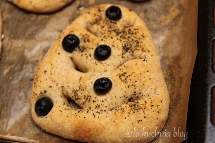 focaccia oliwki pizza inaczej oliwkami drożdżowe ciasto wytrawne