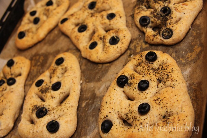 focaccia oliwki pizza inaczej oliwkami drożdżowe ciasto wytrawne