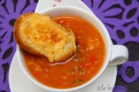 hiszpańska zupa chlebowa papryka grzanki ser tymianek gęsta chilli