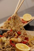 krewetki makaron azjatyckie danie sojowy sezamowy