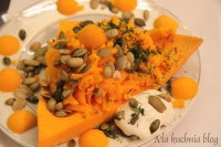 surówka sałatka dynia pestki prażone jogurt koper