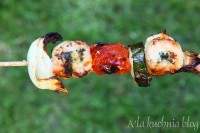 szaszłyki kurczak pesto pietruszkowe cukinia roladka pomidorek koktajlowy